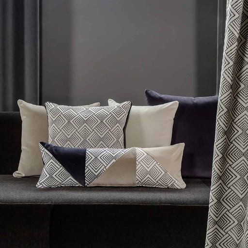 Luxurious cushion square Carrè in geometric fabric