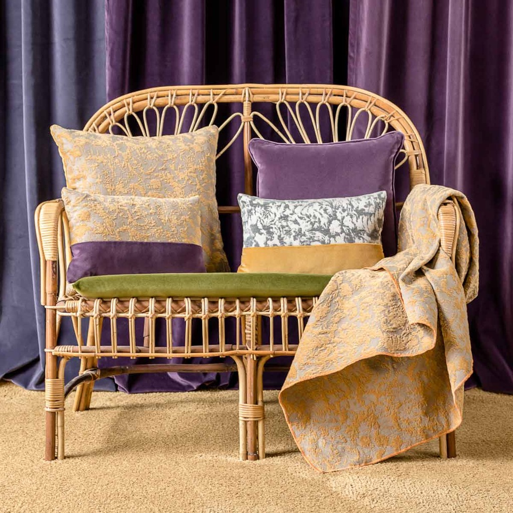 Luxurious cushion square Carrè in solid color velvet