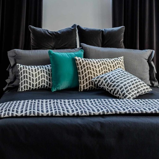 Luxurious cushion square Carrè in solid color velvet