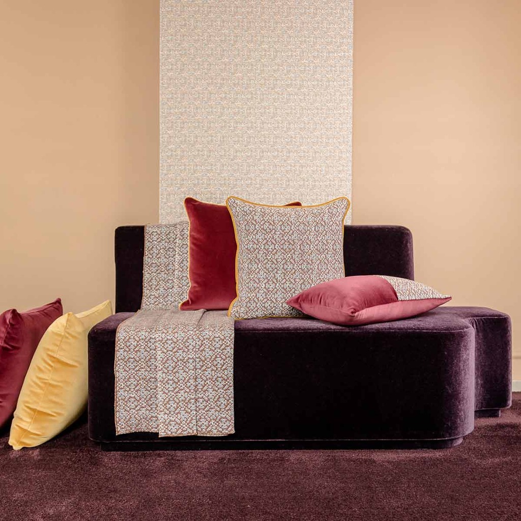 Luxurious cushion rectangular Bis in geometric fabric