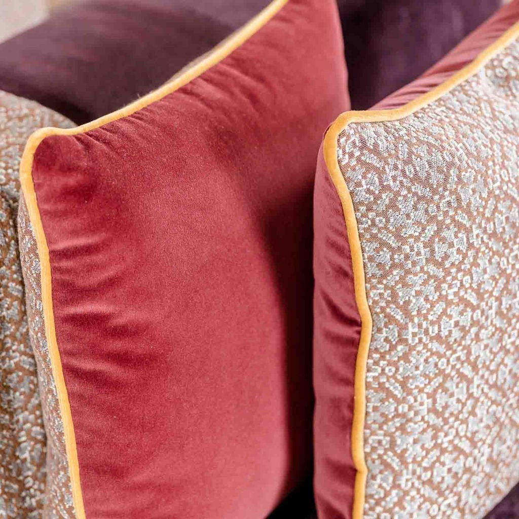 Luxurious cushion square Carrè in geometric fabric