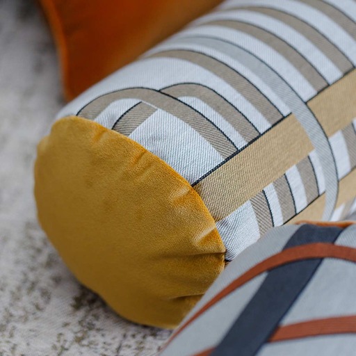 Luxurious cushion roll Rullo in multicolor/pattern fabric
