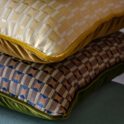Luxurious cushion square Carrè in geometric fabric
