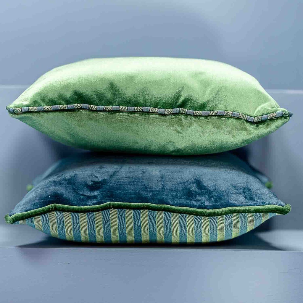 Luxurious cushion square Carrè in solid color velvet
