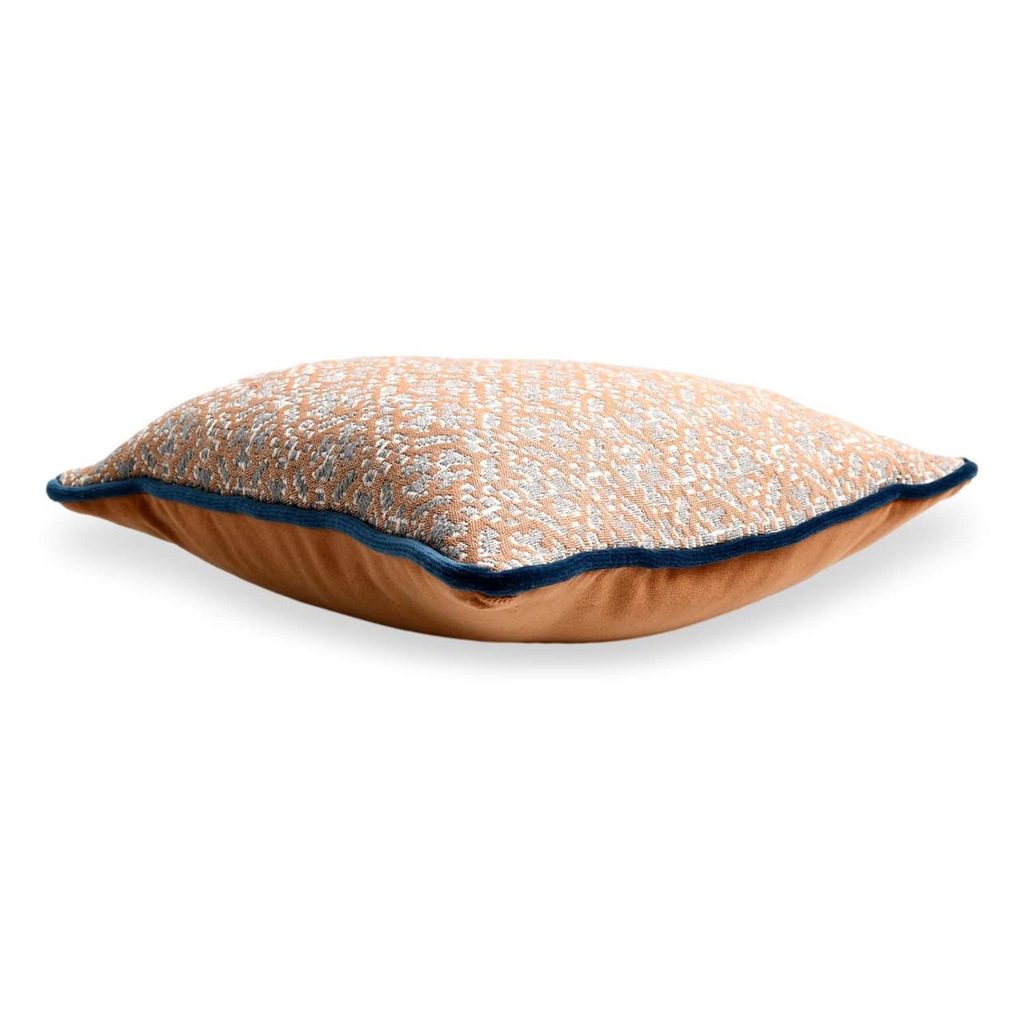 Luxurious cushion square Carrè in geometric fabric