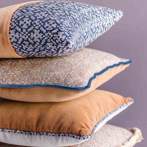 Luxurious cushion square Carrè in geometric fabric