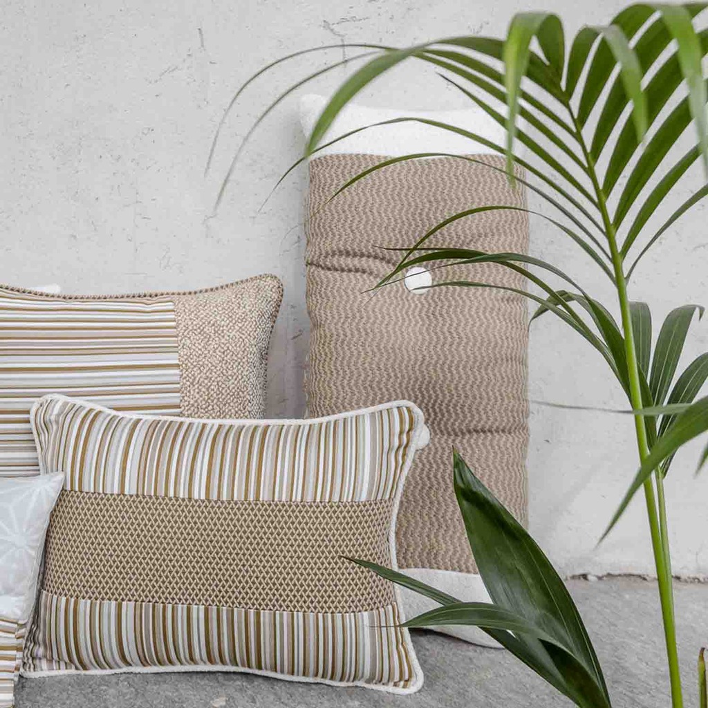 Luxurious cushion rectangular Maxielle in multicolor/pattern fabric